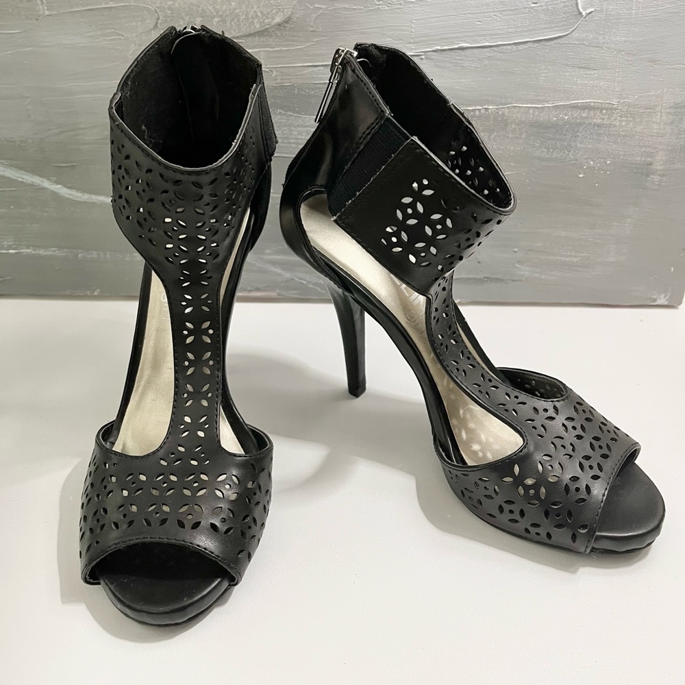 Madeline Girl Black Heels Size 5.5